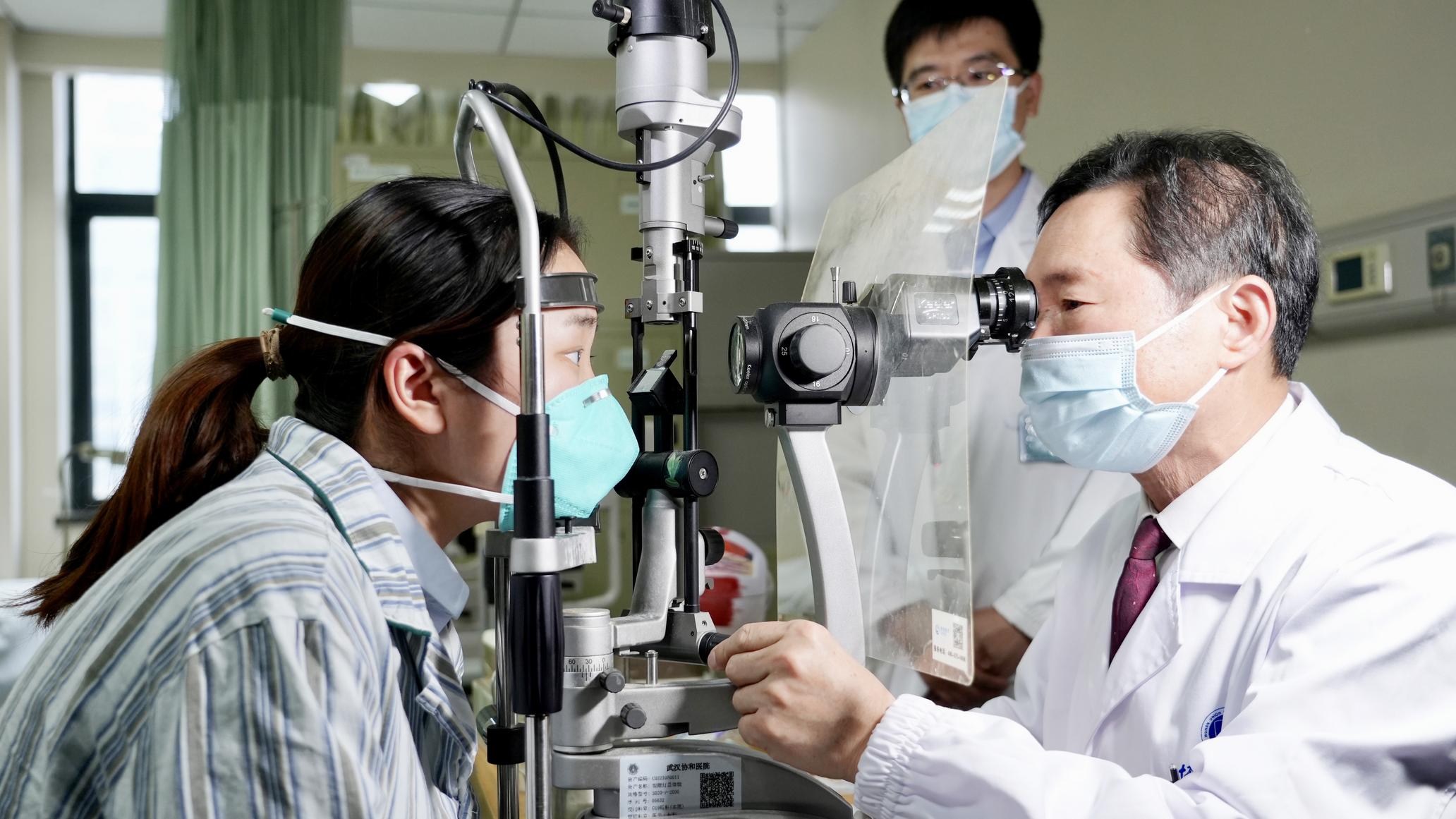 我国首例人工合成角膜移植手术在武汉完成